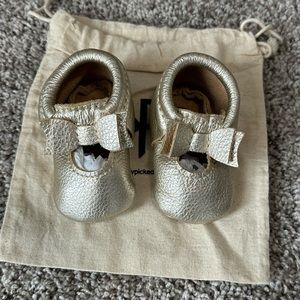 Freshly Picked Platinum Ballet Flat Bow Baby Shoe